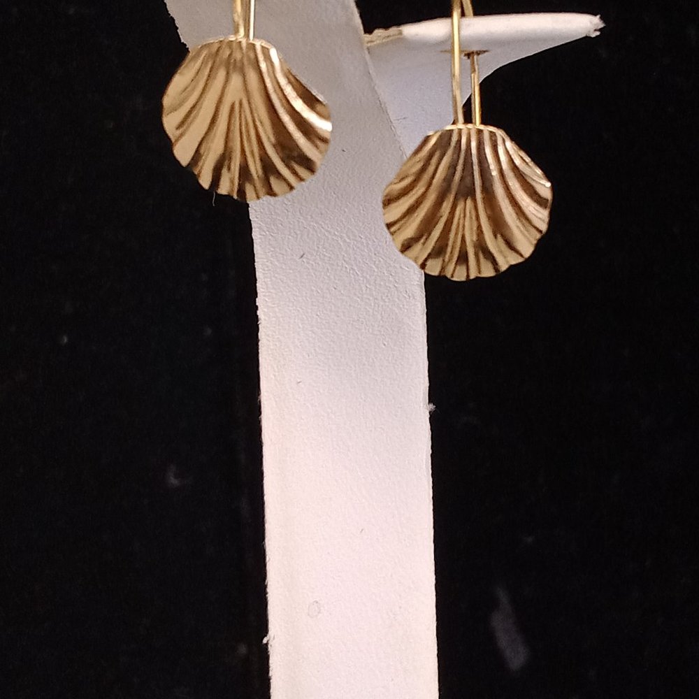 14k Shell earrings.